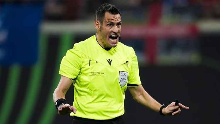 Why referee for Uruguay vs. Saudi Arabia at World Cup is wearing pink