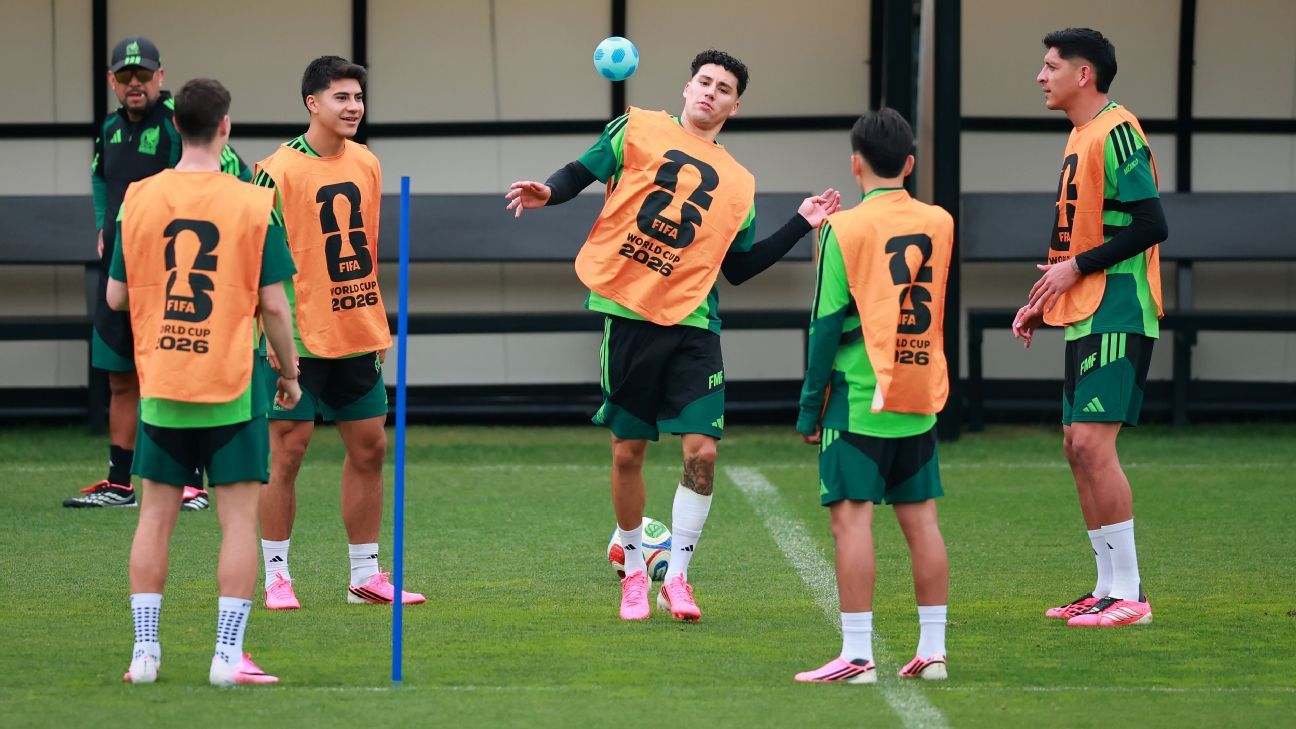Mexico: Jorge Sánchez and Edson Alvarez train as headlines · Global Voices