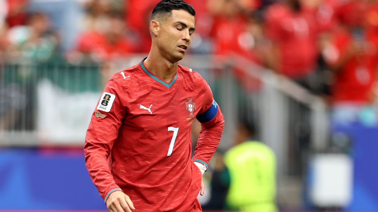 Cristiano Ronaldo played less ball than the doorman of Portugal