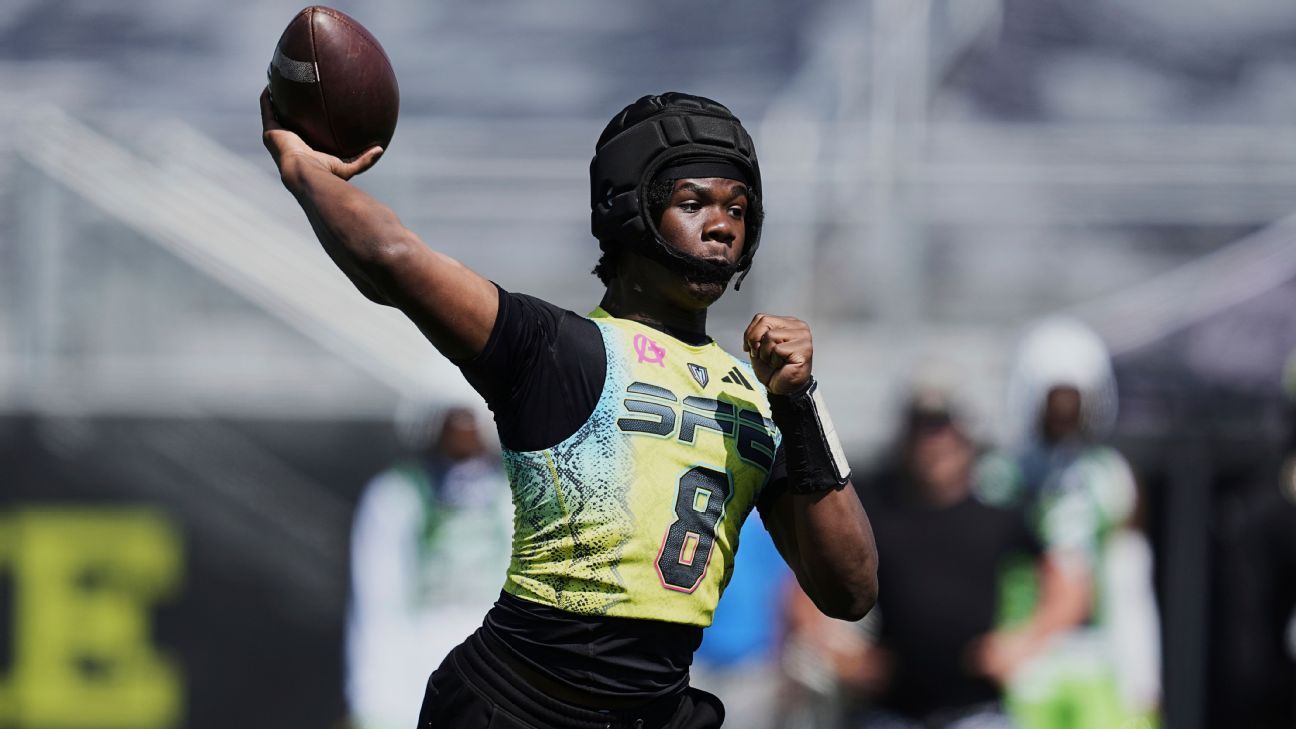 Lawrence, touted 2028 QB, commits to Longhorns