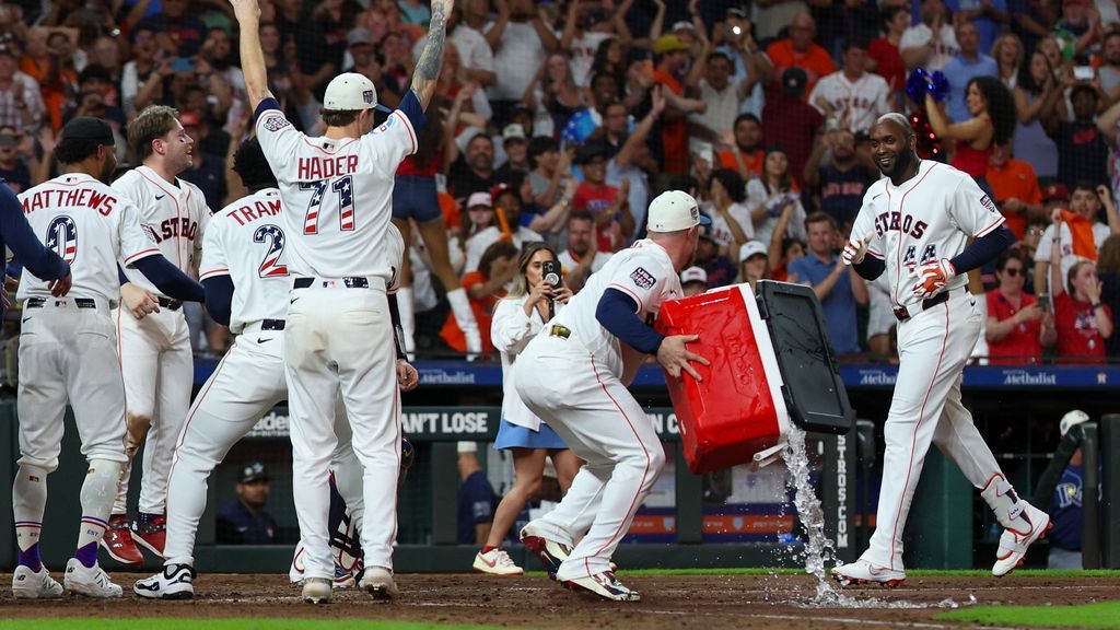 All-Star Alvarez walks off Rays in multi-HR night