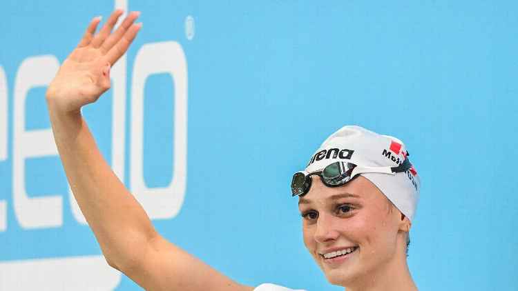 McIntosh rompe el récord mundial de 200 metros mariposa.