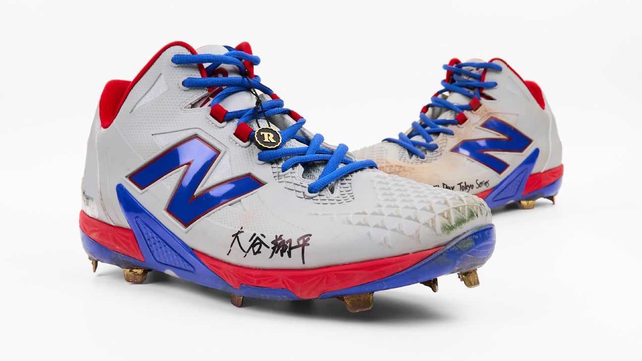 Shohei Ohtani's Tokyo series cleats feature dog and Kanji signature