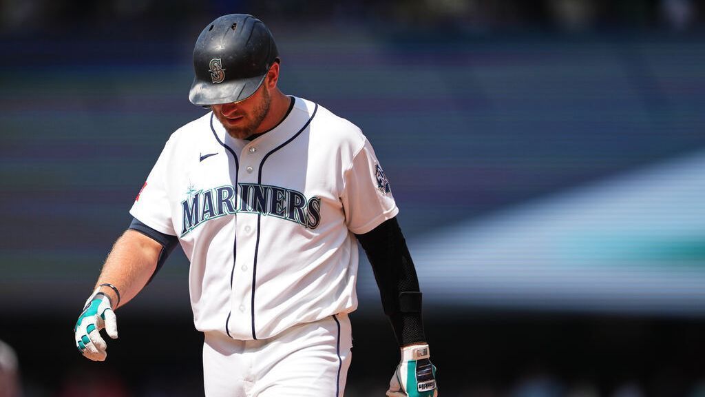 Mariners place OF Raley on IL with forearm strain