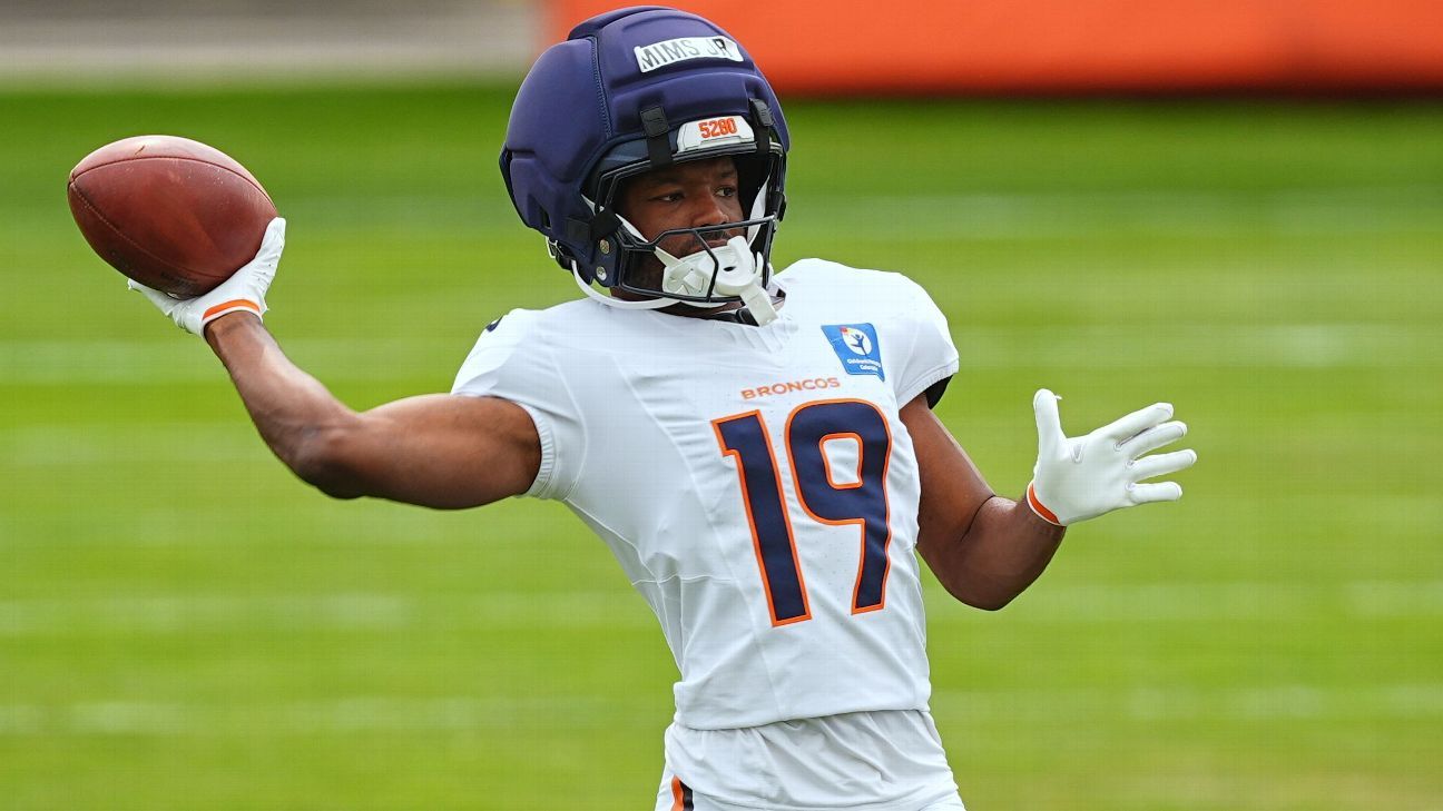 Broncos WR Mims exits early with foot injury