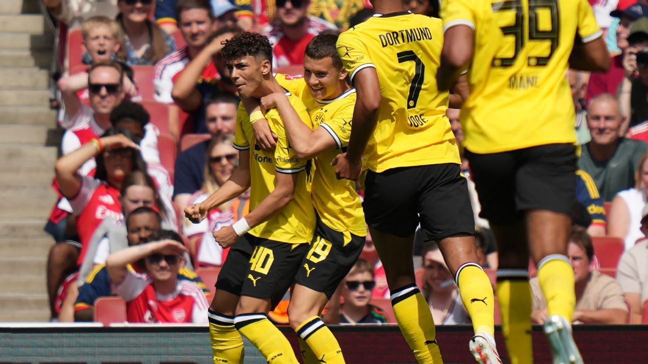 Cesar Lifter Arsenal 2-3 Borussia Dortmund: Bundesliga side lift Emirates Cup after ...