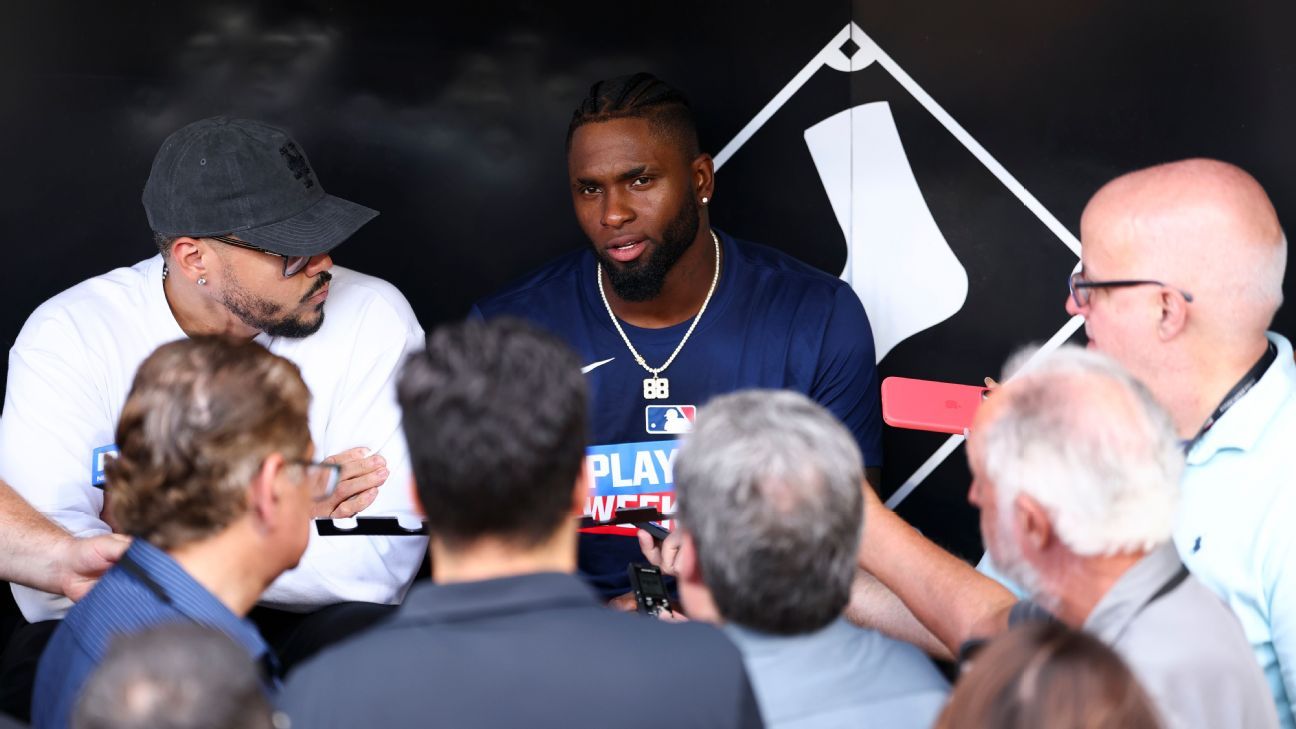 Robert recalls 'highs, lows' with Chicago in return