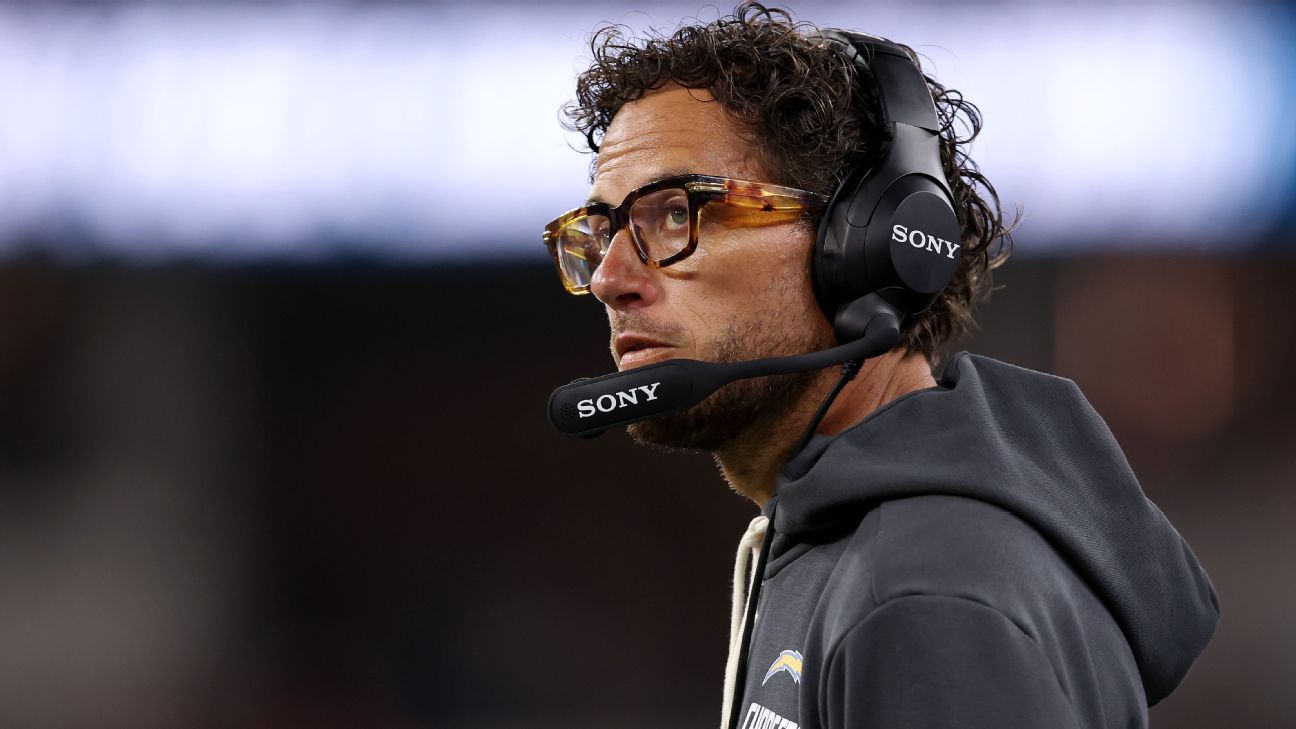 McDaniel shocked as Chargers offense doesn't meet 'vision'