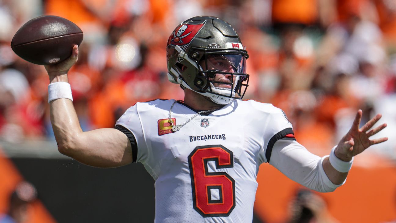 Bucs QB Baker Mayfield dons Michigan tank as Todd Bowles trolls on