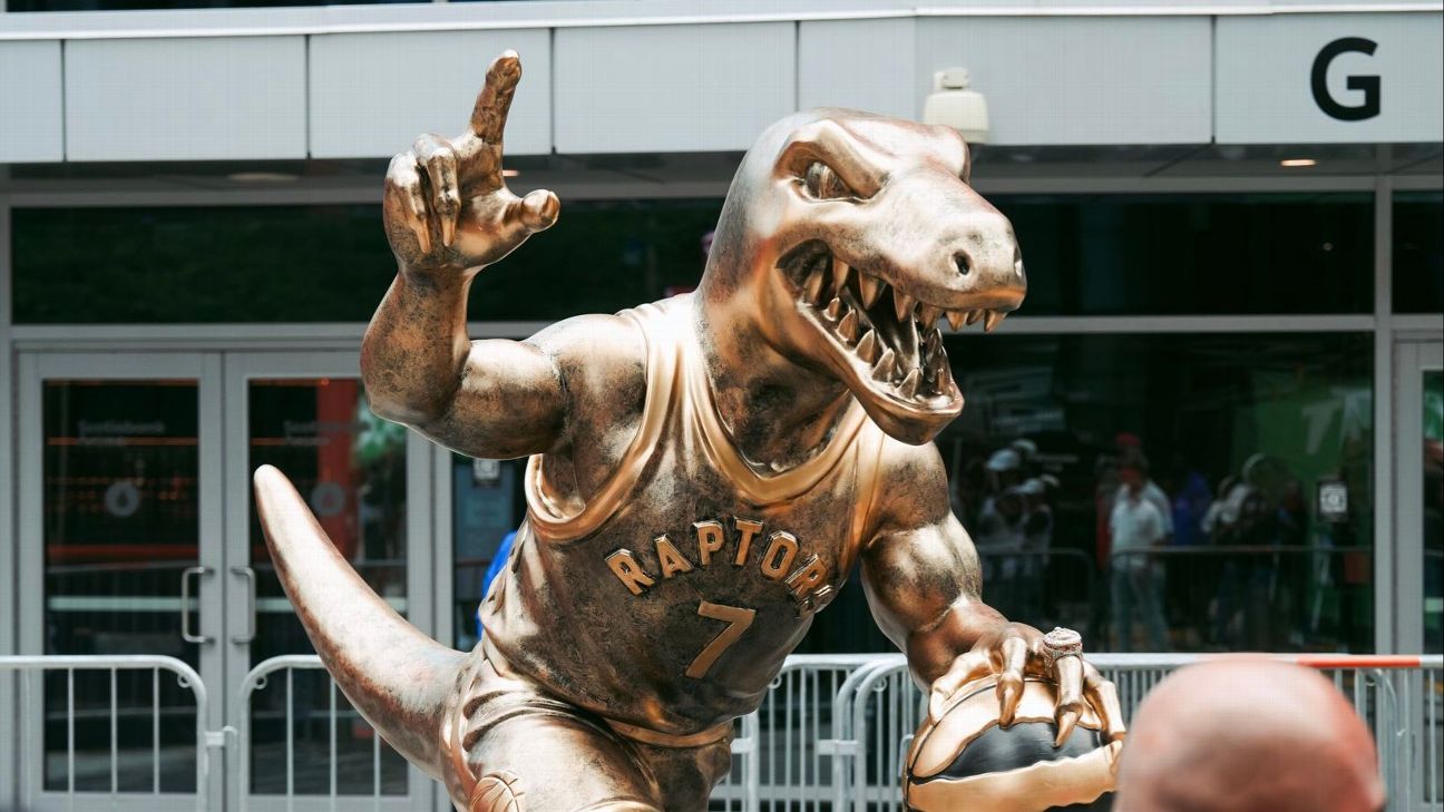 Kyle Lowry Honored with 'Greatest Raptor of All Time' Statue in Toronto