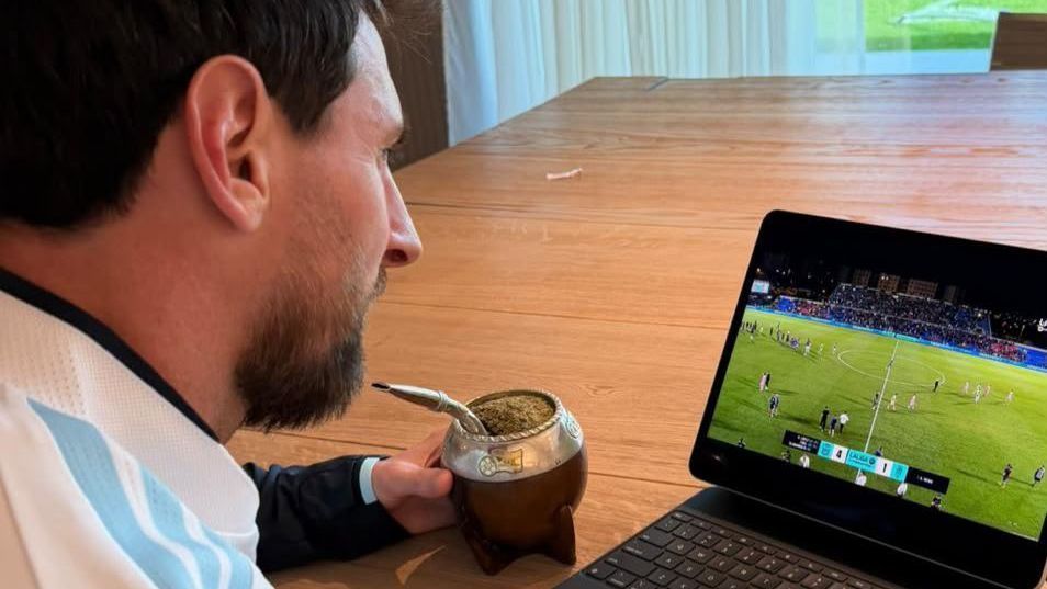 Messi celebra en redes el triunfo del Eldense ante el Oviedo