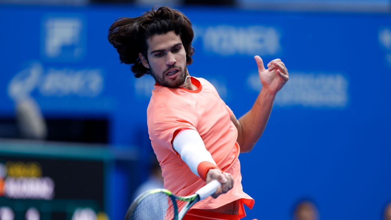 Alcaraz Reaches Tokyo Semifinals as Shapovalov Retires With Hip Injury