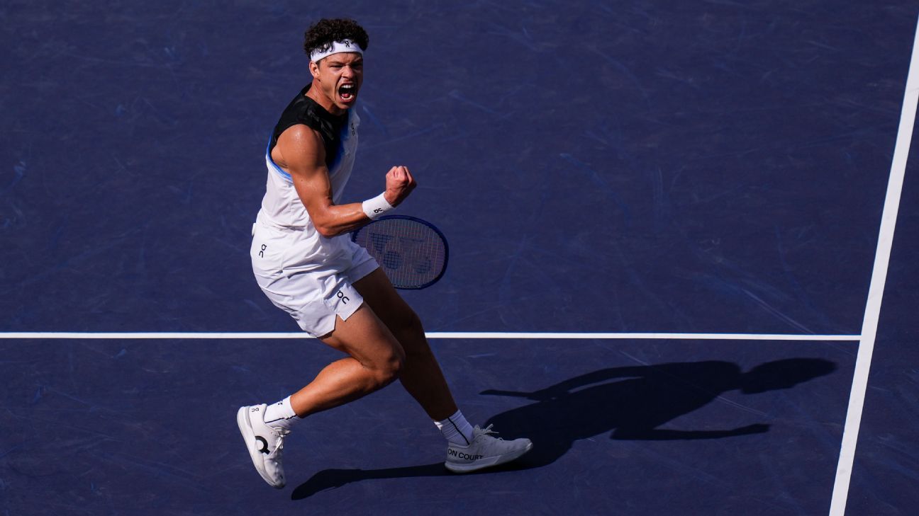 Shelton celebrates 24th birthday with straight-sets win, moves on in Shanghai