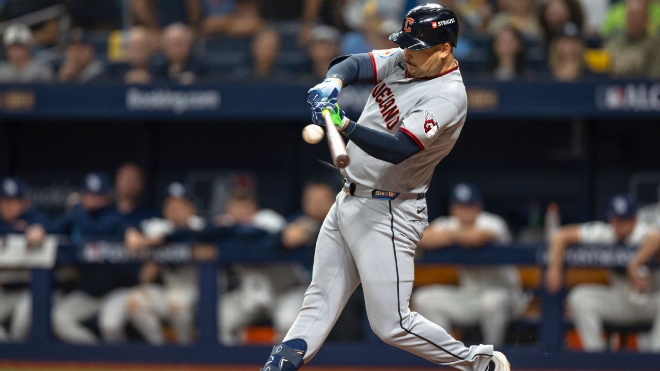 Guardians sorprende a Rays en arranque de Serie de Campeonato