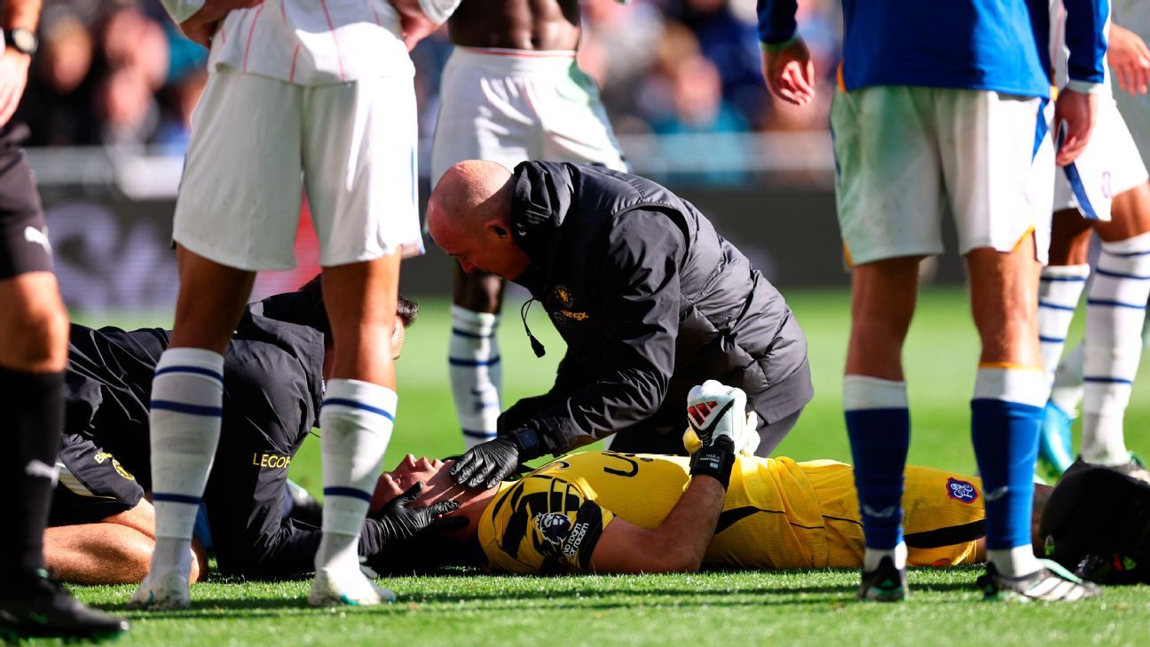 GK Martínez taken to hospital after suffering head injury in Chelsea win