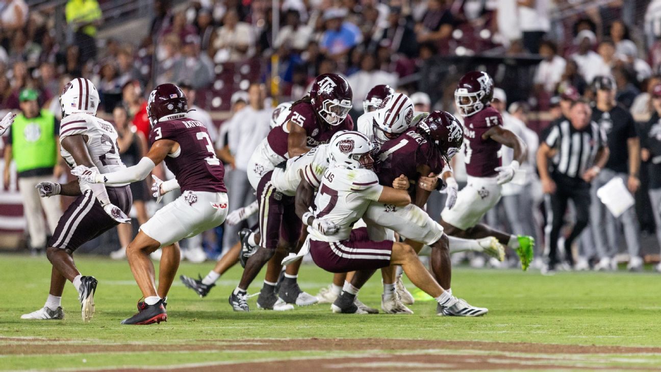 How a long-snapper who loves anonymity became a viral sensation