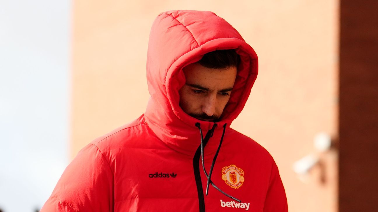 Manchester United sits captain Fernandes after criticism of coach
