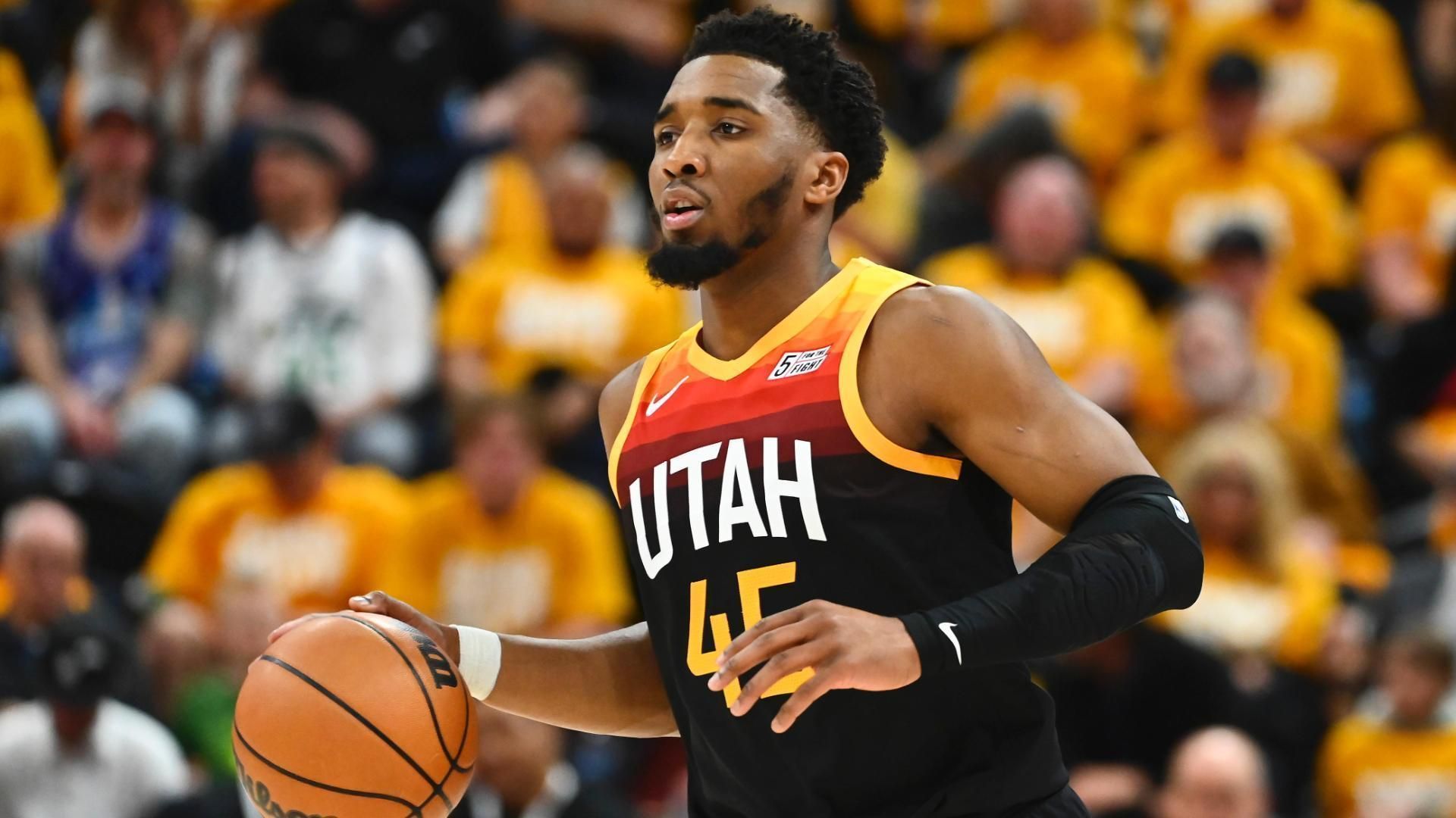 <div>'WHAT?!': Donovan Mitchell to the Cavs takes over NBA Twitter</div>