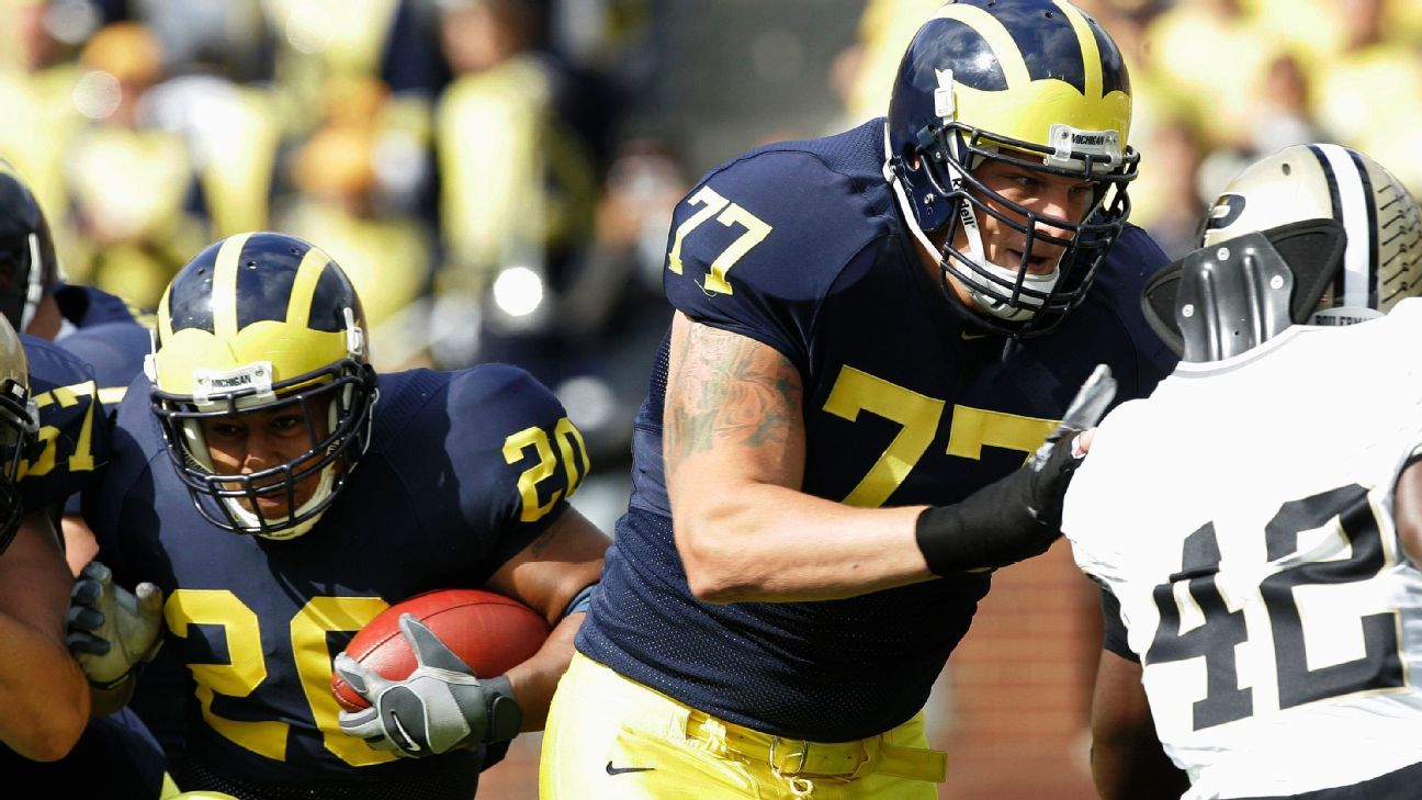Mike Hart brings Michigan back as new coach for the fullbacks