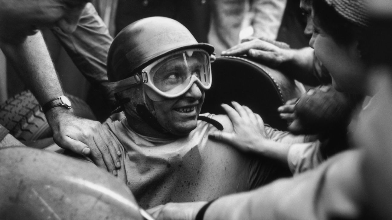 Jenazah Juan Manuel Fangio dipindahkan ke tempat peristirahatan baru di museumnya