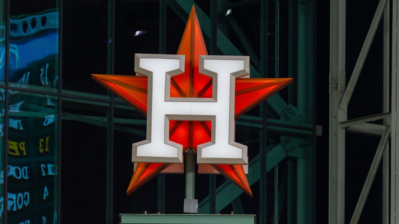 Two California Little Leagues ban use of Astros