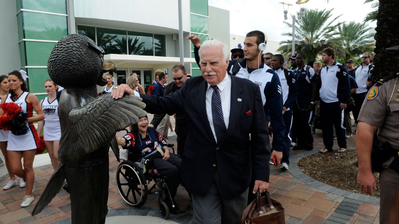 Legendary college football coach Howard Schnellenberger has died at the age of 87