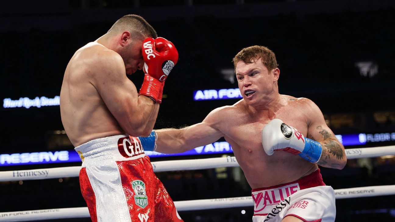 Canelo Alvarez dominates Avni Yildirim by technical knockout in the third round, with a corner kick on the towel
