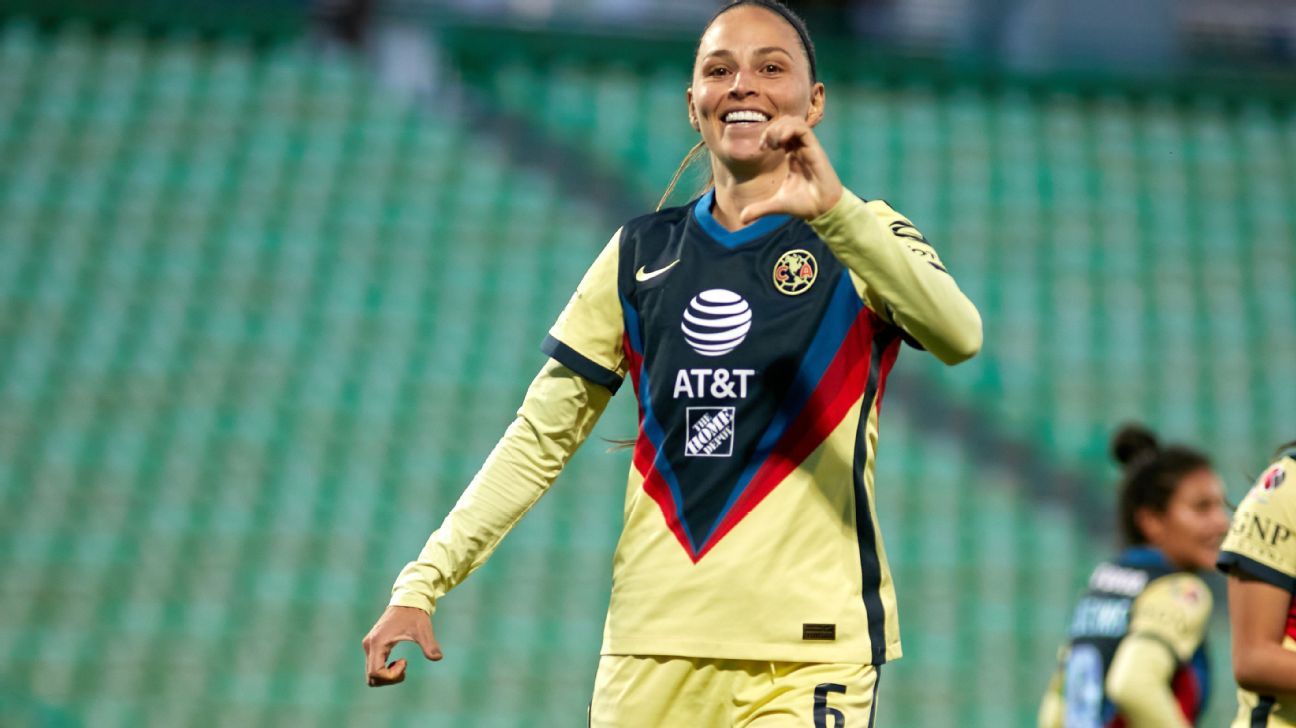 Janelly Farías, from América Femenil, reproaches Carlos Salcedo for his comments