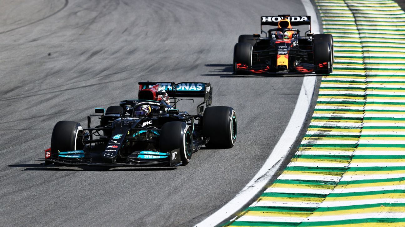 Mengapa Mercedes menginginkan ulasan tentang insiden Lewis Hamilton-Max Verstappen