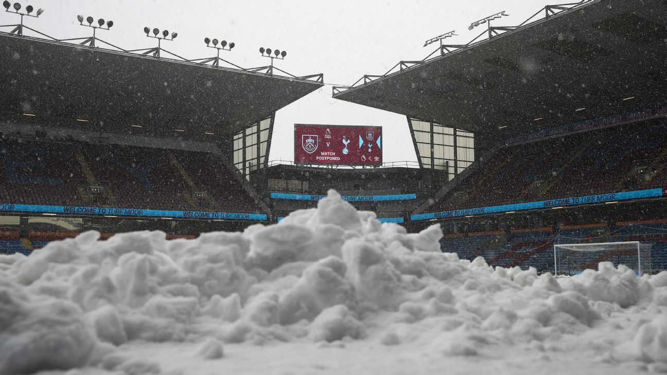 Penggemar Tottenham melakukan perjalanan 31 jam dari Dallas ke Burnley, pertandingan ditunda karena salju