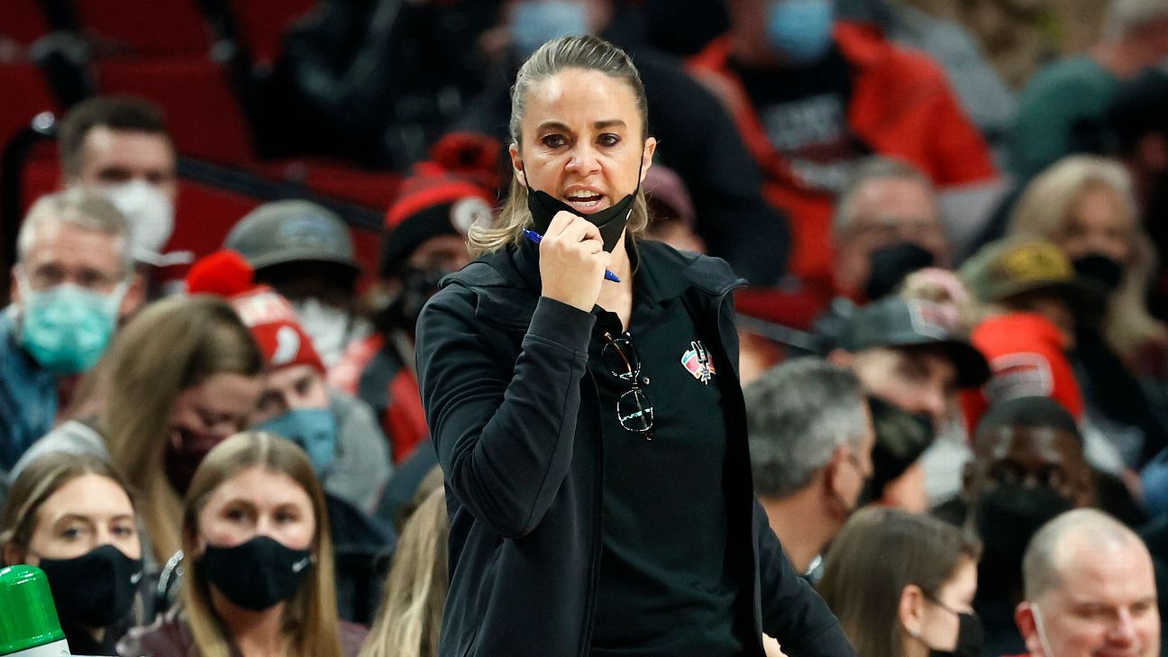 Apa arti perekrutan pelatih WNBA Becky Hammon untuk Las Vegas Aces, liga dan masa depan NBA-nya