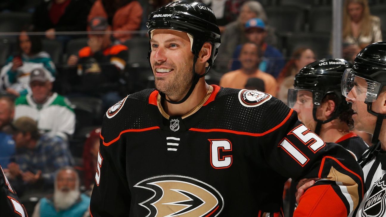 Kapten lama Anaheim Ducks Ryan Getzlaf pensiun setelah musim
