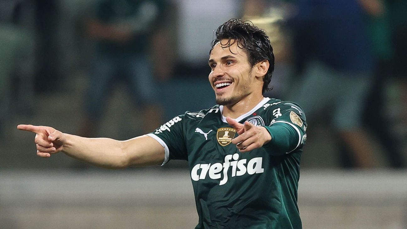 Tras dos goles del Palmeiras, Rafael Vega bromea: «Dos penaltis más»