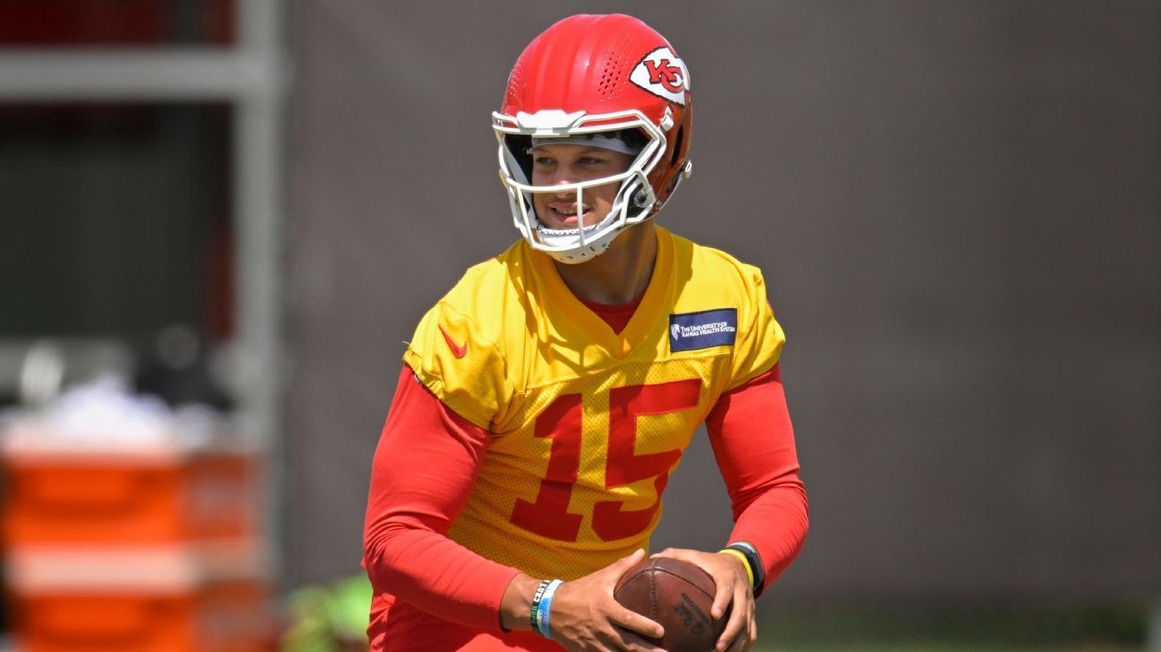 Patrick Mahomes said he was surprised by Tyreek Hill’s criticism of him and the Chiefs