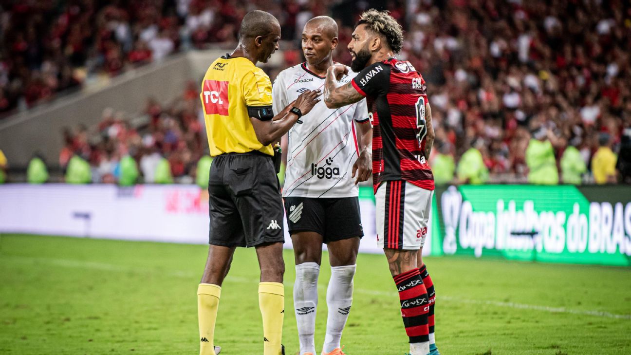 La Confederación Brasileña de Fútbol (CBF) difunde grabaciones de audio de Flamengo x Athletico-PR VAR
