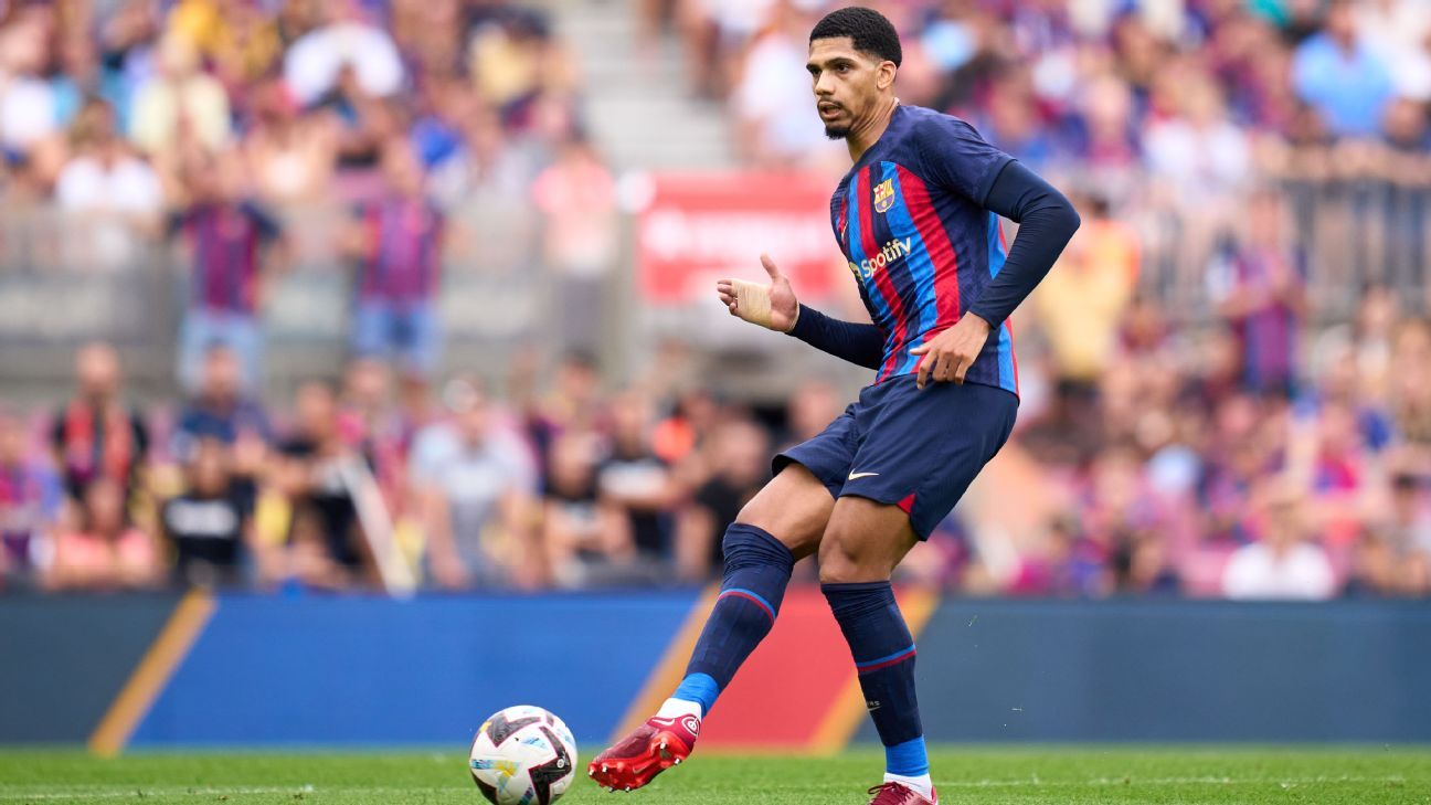 Photo of Sources: Barca’s Araujo to have surgery, risk WC