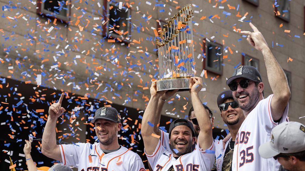 Champs Astros hand out record playoff shares