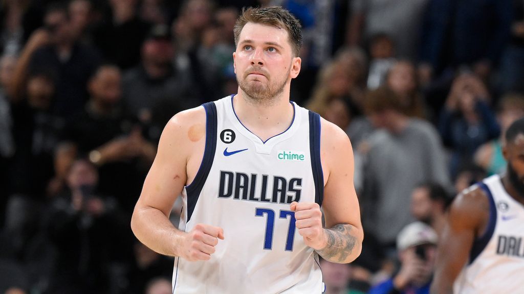 <div>Sources: Mavs' Doncic (ankle sprain) day-to-day</div>