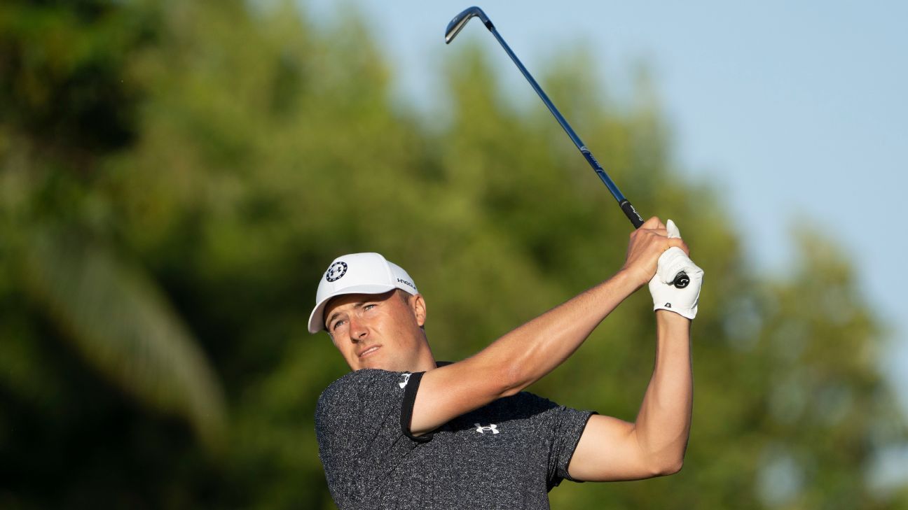 Jordan Spieth tied with two others atop Sony Open after 64