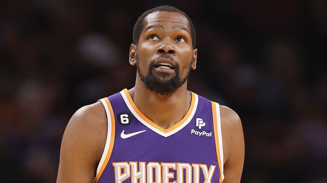 A estrela do Suns, Kevin Durant, retorna marcando 16 pontos em sua estreia como home run