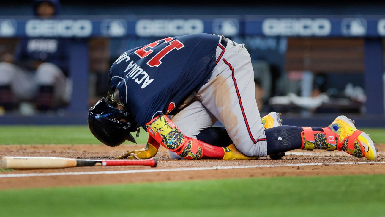 Braves' Acuna exits after fouling ball off knee
