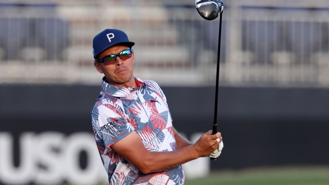 Rickie Fowler stays atop U.S. Open after chaotic second round