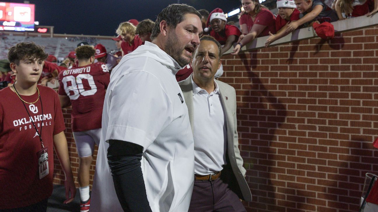 Sooners OC apologizes for Briles being on field