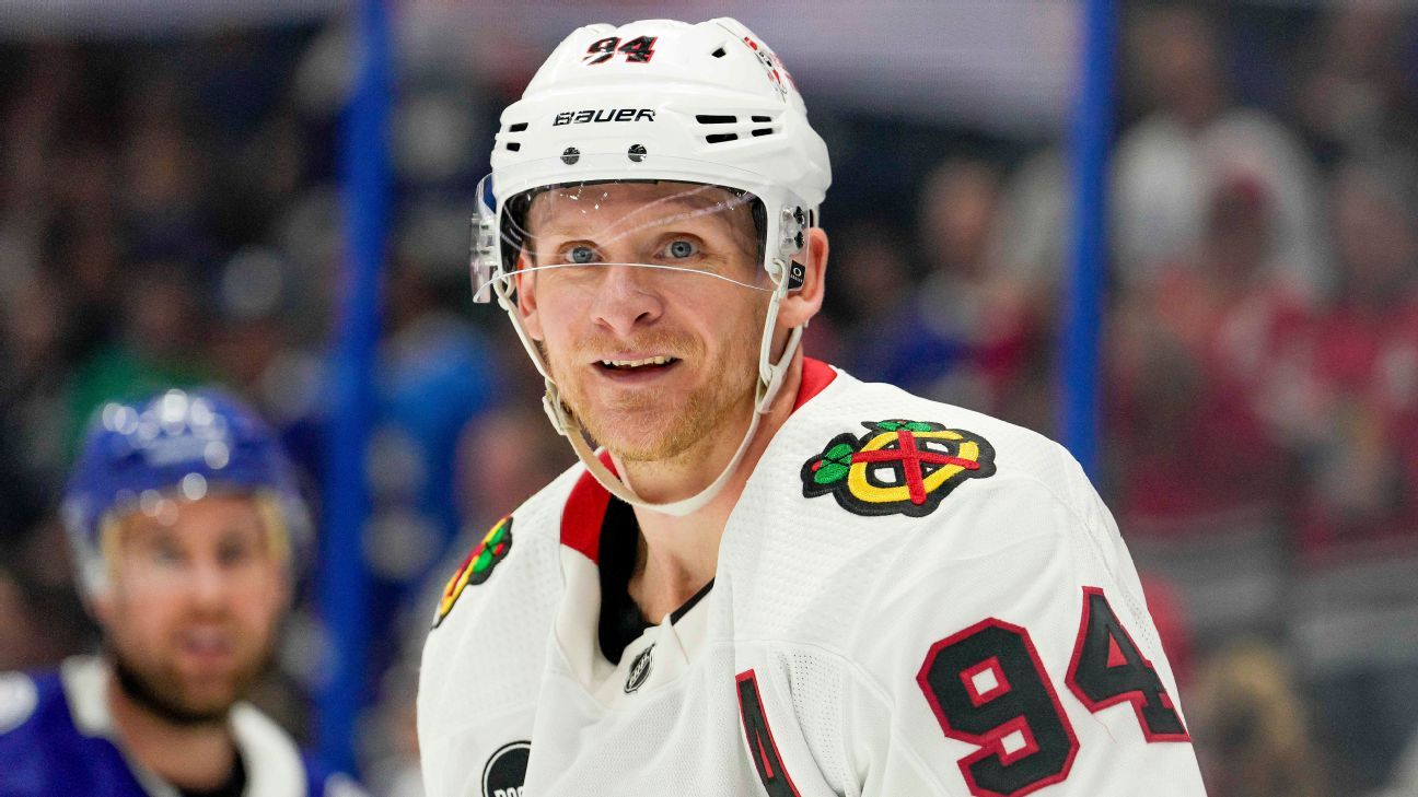 'Embarrassed' Perry apologizes to Blackhawks
