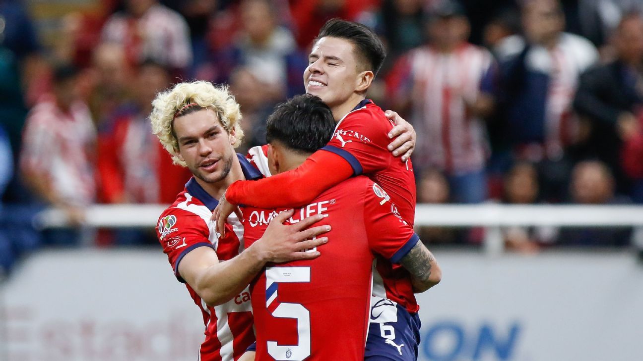 Chivas achieved their first win with Fernando Cago on the bench