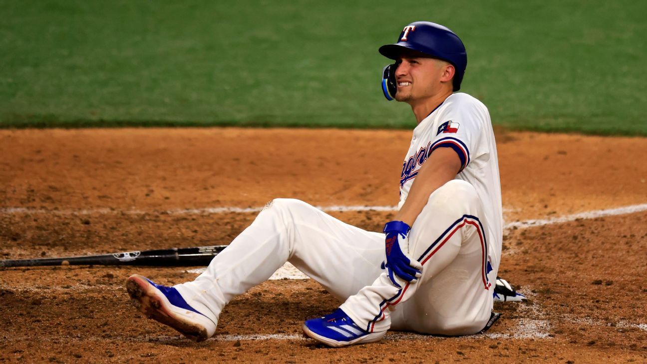 Rangers' Seager hit by pitch, exits with hurt shin
