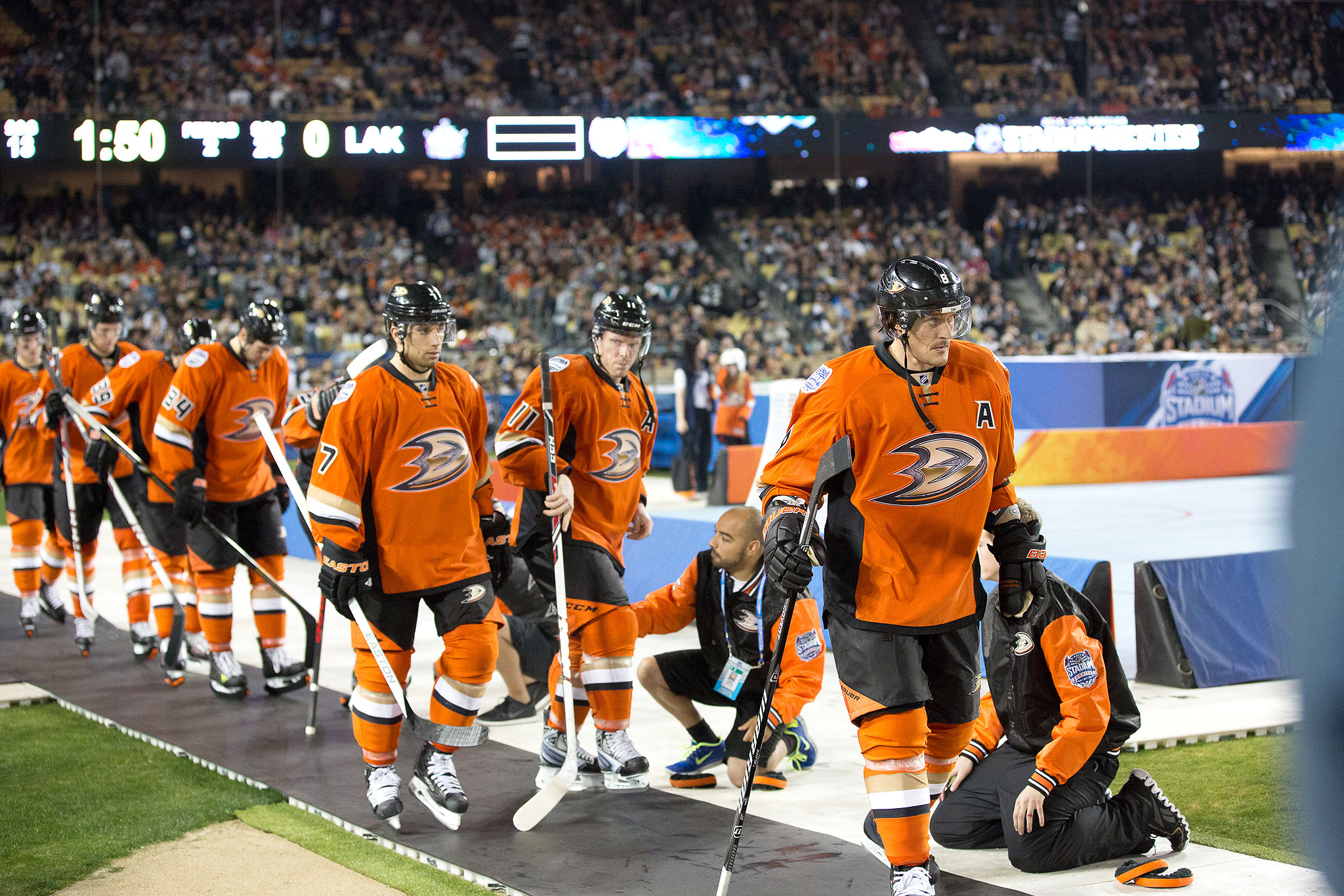 Anaheim ducks vs los angeles kings stadium series dodger stadium