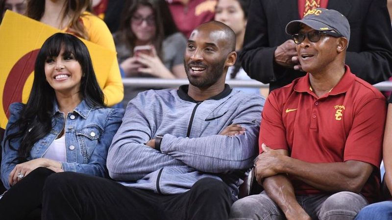 Kobe Bryant cheers on the USC women's volleyball team in loss against ...