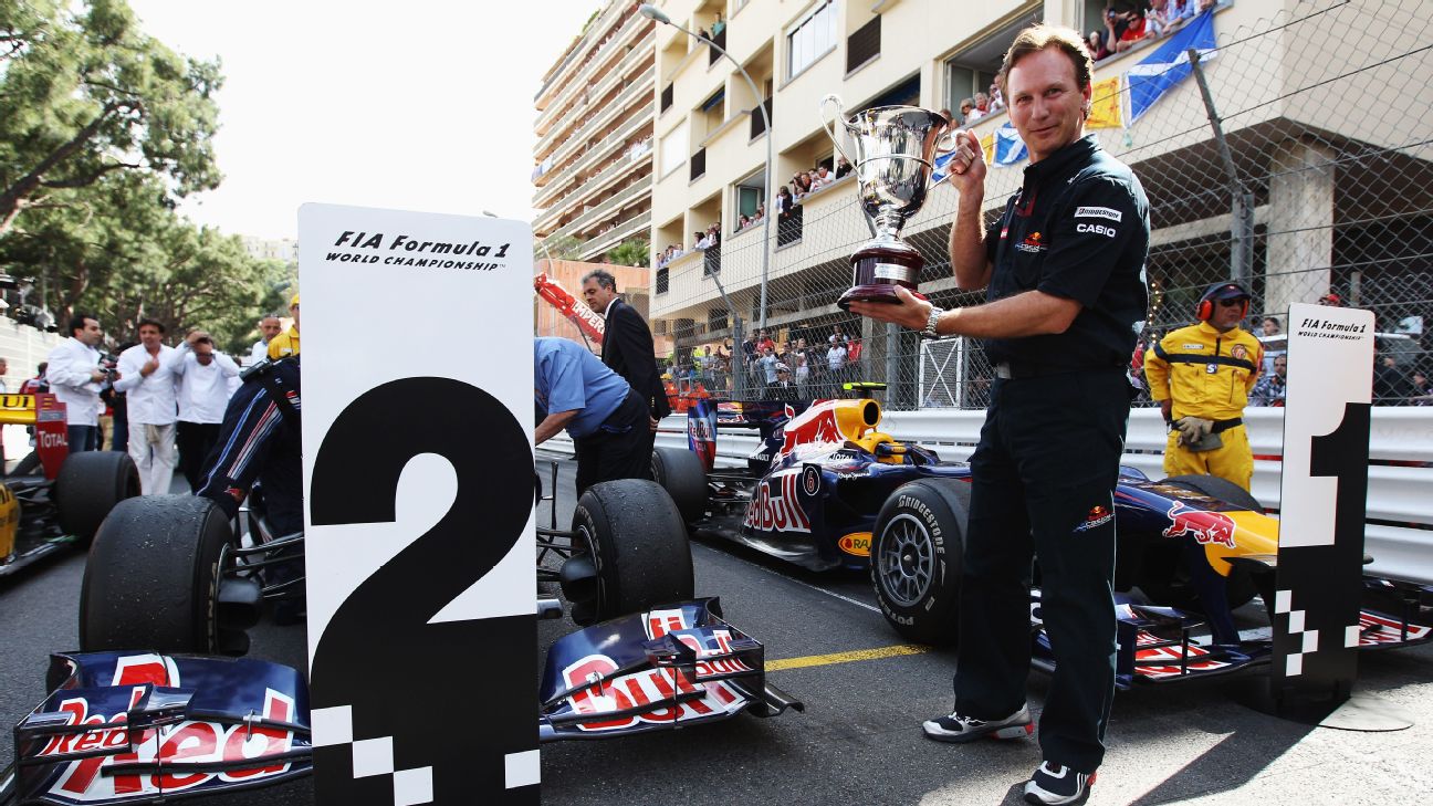 Horner celebra con trofeos de campeón.
